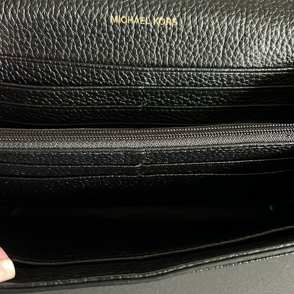 Beautiful MICHAEL KORS Leather  Wallet - Picture 8 of 9